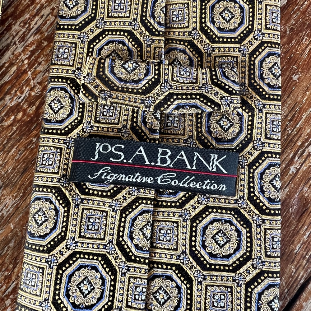 Jos. A. Bank Signature Collection Silk Tie Geometric Medallion Motif Gold
